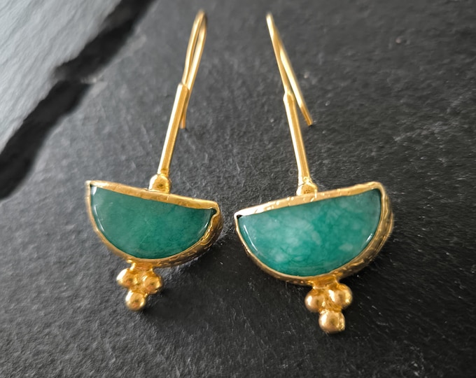 Spectacular Etruscan earrings in matte gold on bronze and finished with natural faceted Tiffany-colored tourmalines.