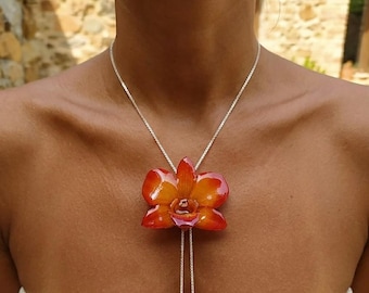 Real Orange Orchid Necklace in Resin, Natural Flower Pendant, Adjustable Clasp, Handcrafted Botanical Jewel, Elegant Gift