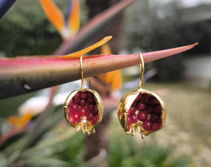 Gold earrings with pomegranates and red corals