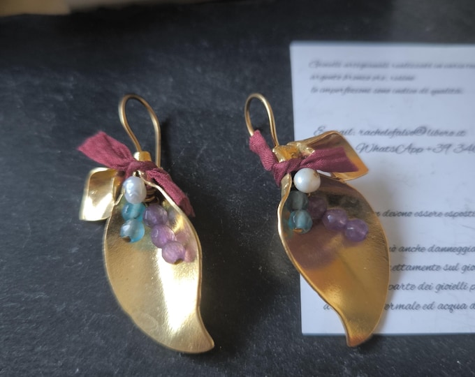 Gold earrings with calla lily flowers, quartzite stones and pearls