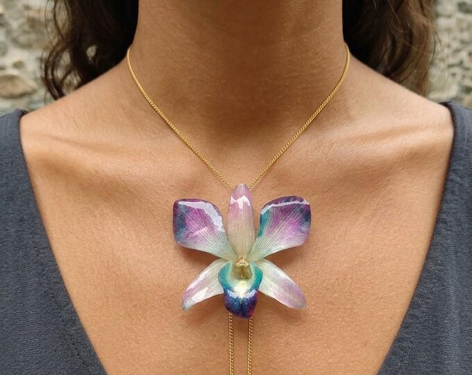 Collana Orchidea Dendrobium Bianca, Blu e Viola, Fiore Vero in Resina, Gioiello Botanico, Collana Regolabile, Regalo unico per Lei