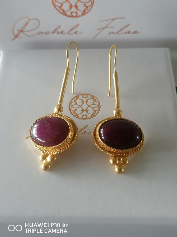 Earrings in gold on bronze and finished with natural blood red jaspers