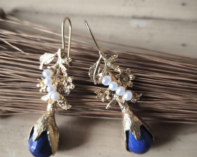 Antique-style earrings in galvanic gold, pearls, and lapis lazuli