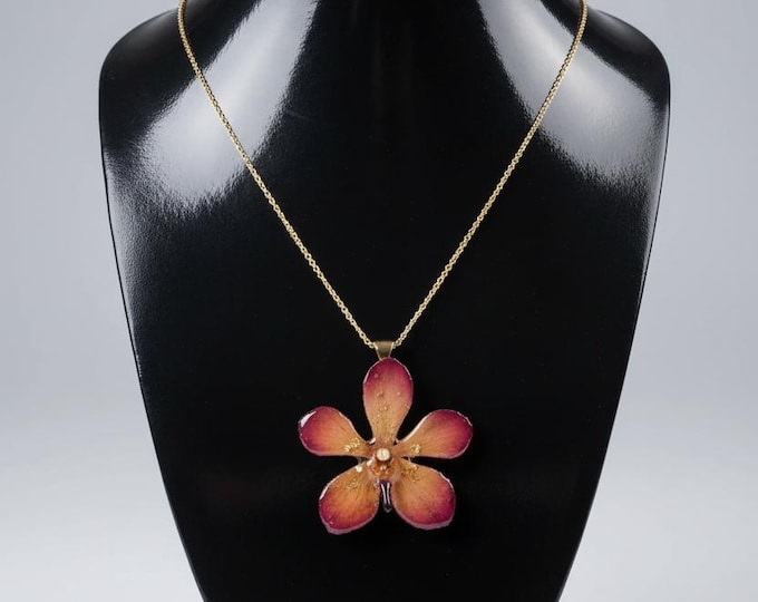 Collana Orchidea Vanda Arancio e Marrone in Resina, Oro Galvanizzato su Bronzo, Regalo di Coraggio e Crescita Personale