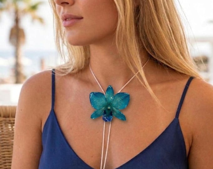 Collana Orchidea Vera Resinata Azzurra con Giallo, Argento Regolabile Saliscendi, Gioiello Botanico Elegante Regalo Donna Scatola & Garanzia