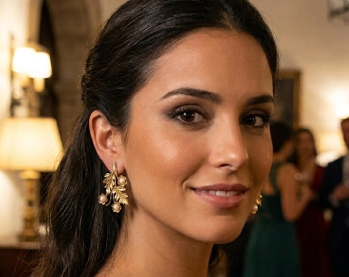 Gold on bronze earrings finished with natural pearls