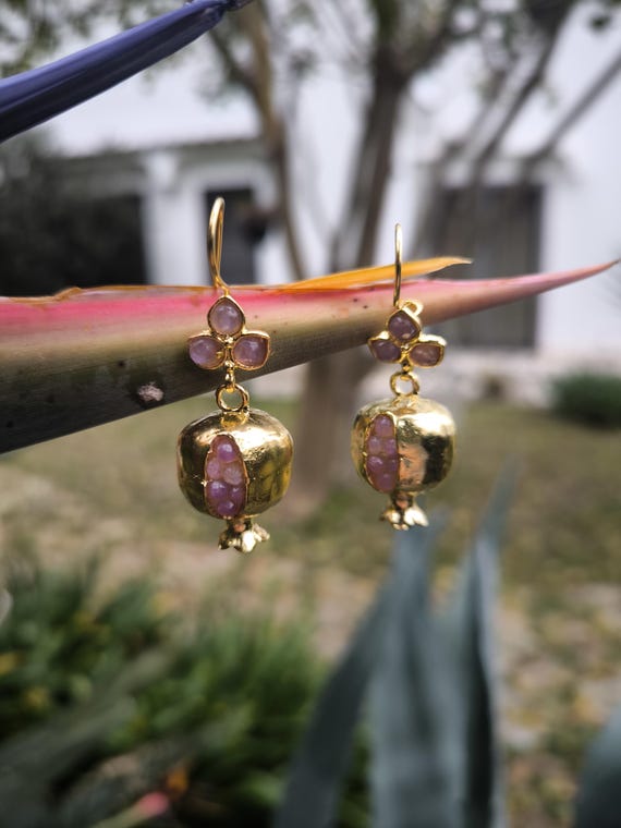 Pomegranate earrings in Etruscan gold and amethysts. handmade jewelry