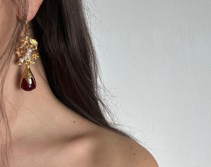 Matte gold earrings on bronze and finished with pearls and natural red jaspers.