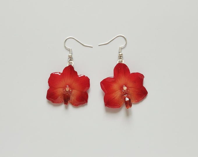 Orecchini pendenti Mini orchidee inglobate in resina con ganci in argento