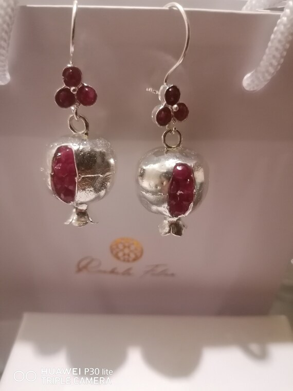 Pomegranate earrings in silver galvanized on bronze and finished with natural red garnets