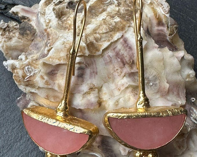 antique-style gold earrings with natural rose quartz