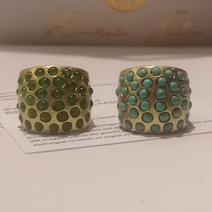 Spectacular adjustable rings in Etruscan gold and finished with turquoises or natural green jades