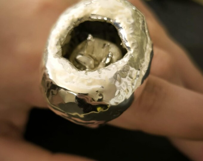 Anello scultura in argento 999 e resina artistica
