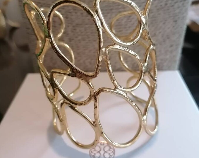Gold bracelet band on bronze irregular circles