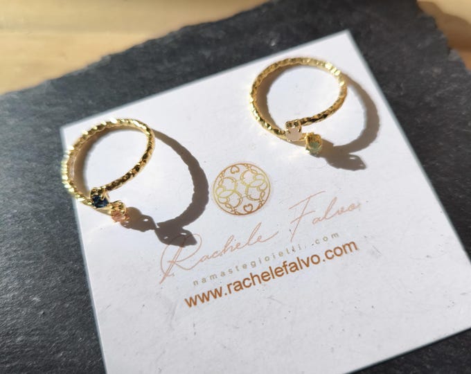 Adjustable gold on bronze rings finished with multicolored natural topazes