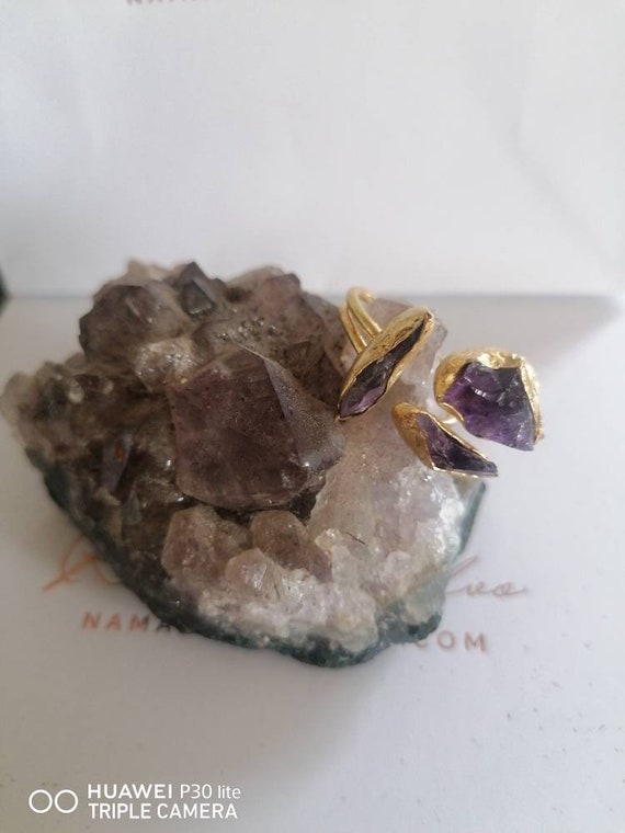 Handcrafted ring in gold on bronze and natural Amethysts
