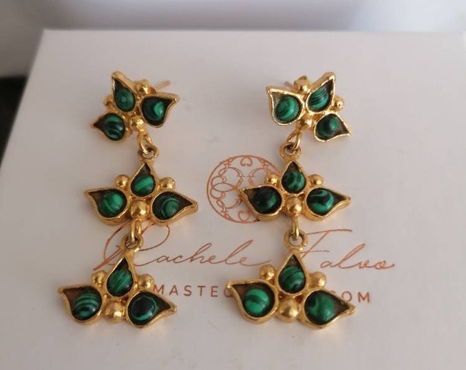 Earrings in matt gold on bronze with natural malachites