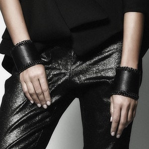 Black Leather Bracelet Cuff, Leather Bracelet Woven With a Chain, Black Steampunk Bracelet, Extravagant Leather Bracelet Buff  with Chain