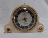 Pendulette , reveil SMI bakelite Art Déco .