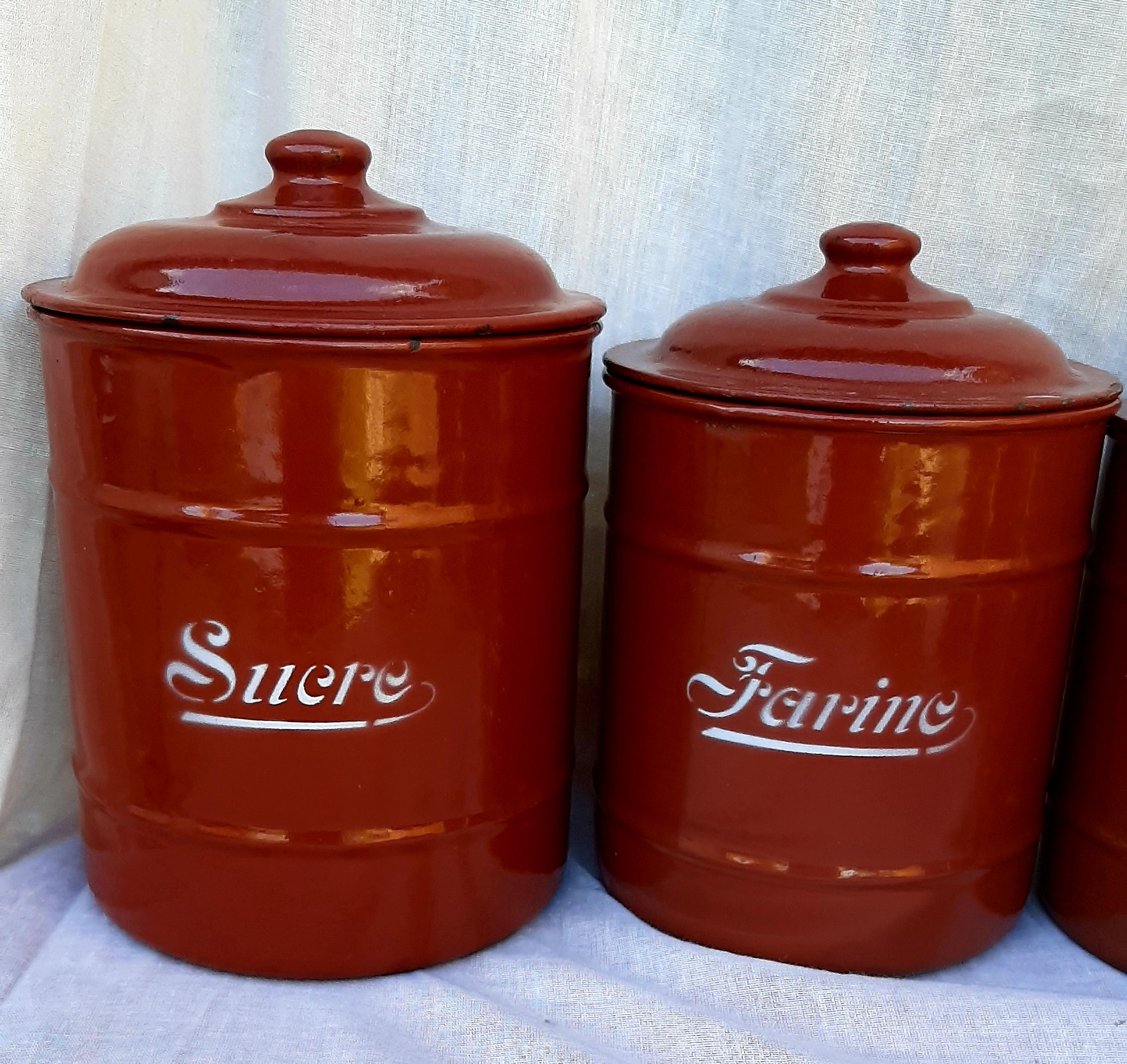 Serie de Six Pots Depices Anciennes Émaillées.