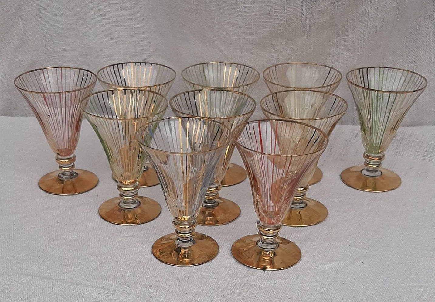 Dix Verres Vintage Anciens Dorées à L'or Fin.