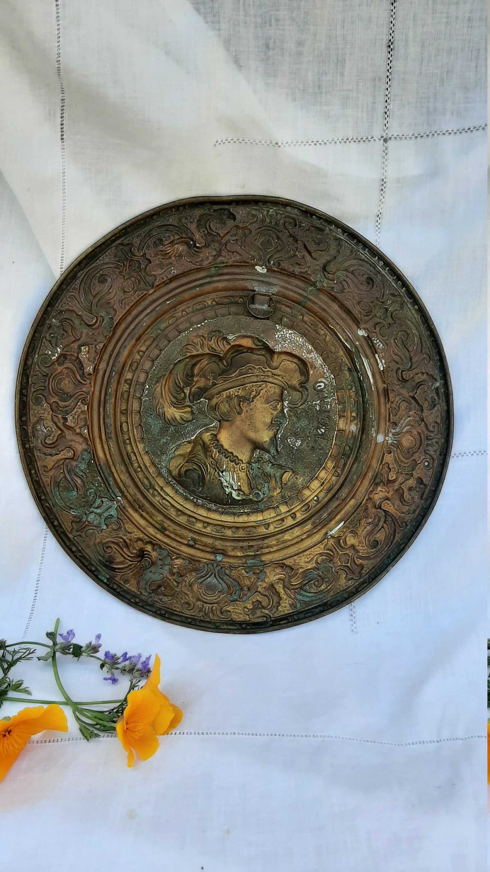 Portrait d'angelo Ancien en Cuivre Repoussé.