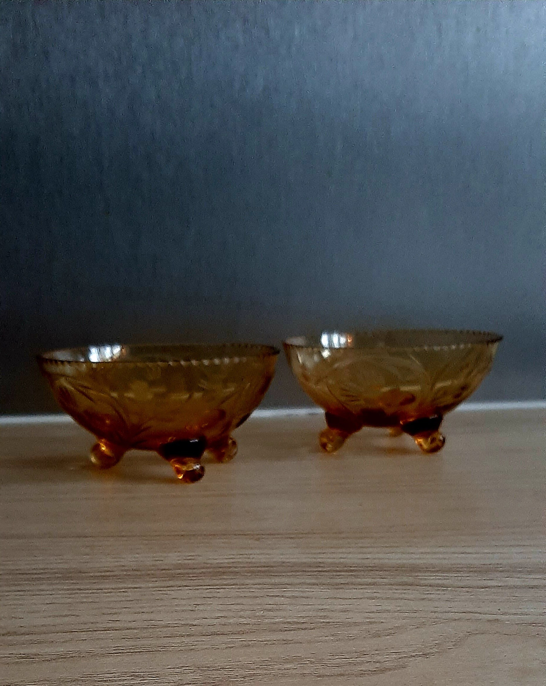 Deux Petites Coupes Anciennes Gravées.