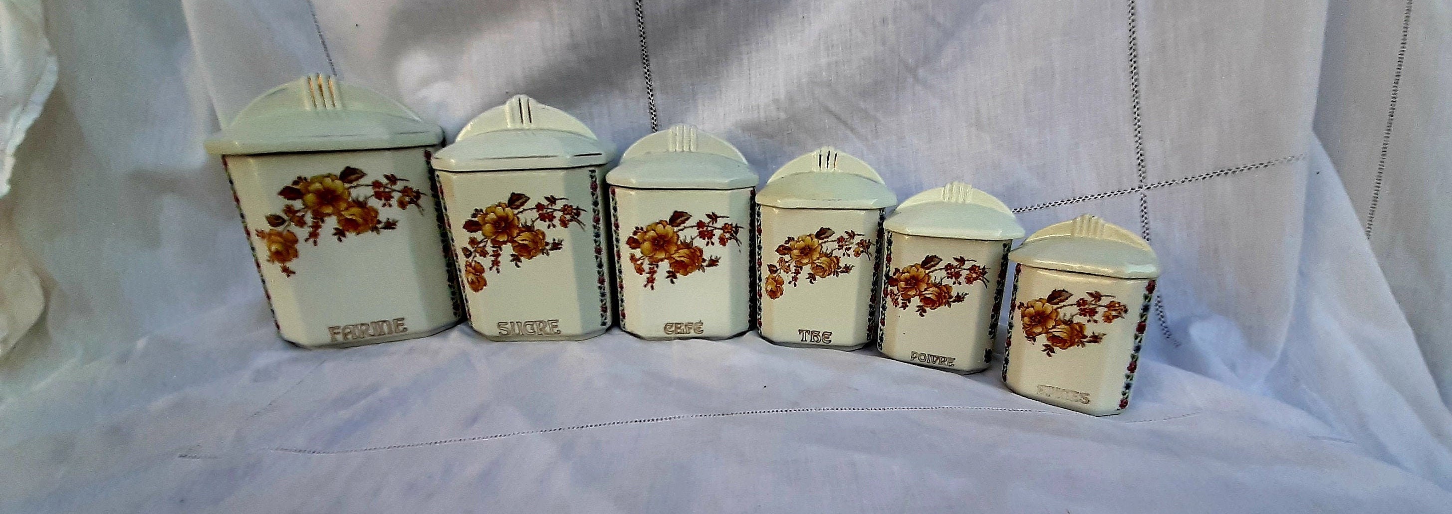 Série de Pots d'épices Anciennes.