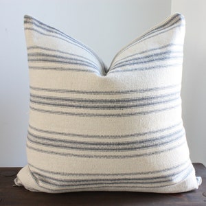 Vintage Grain Sack Style Blue Ticking Stripes, Country Rustic Farmhouse Pillow Covers, Decorative Throw Pillow Cover, Cushion Cover w Zipper afbeelding 1