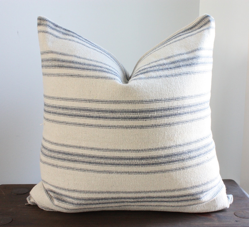 Vintage Grain Sack Style Blue Ticking Stripes, Country Rustic Farmhouse Pillow Covers, Decorative Throw Pillow Cover, Cushion Cover w Zipper afbeelding 1