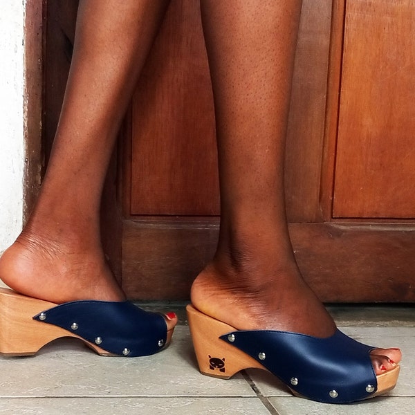 Baba : mules de style italien avec talon en bois / Chaussures pour femmes, sandales à bouts ouverts et à talons / Modèle inspiré de la mode des années 40, 50, 60 et 70