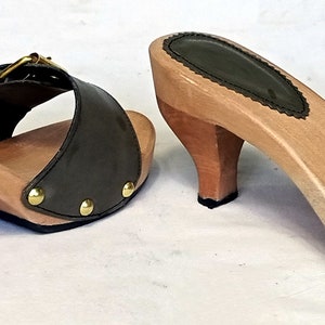 Pluto: Elegante Buckle Sandal Mule with a Wooden Heel / Genuine Leather/ Various Colours / Handmade Real Leather Jean Clogs Platform Wood Olive