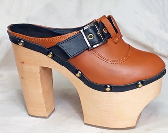 Z1972 : vintage-inspired shoes 1970s /retro wooden clog / sabot bois / zuecos de madera holzclogs  zoccoli heels / holz sohle