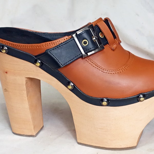 Z1972 : vintage-inspired shoes 1970s /retro wooden clog / sabot bois / zuecos de madera holzclogs  zoccoli heels / holz sohle