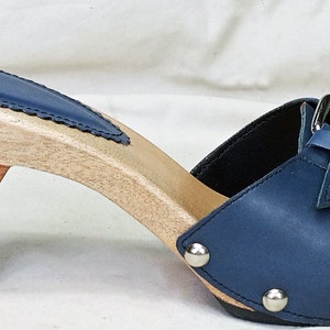 Pluto: Elegante Buckle Sandal Mule with a Wooden Heel / Genuine Leather/ Various Colours / Handmade Real Leather Jean Clogs Platform Wood Niebieski