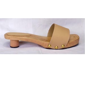 Beri: Zapatos de tacón de madera tallada a mano / Sandalias de madera esculpidas / Zapatos vintage de cuero genuino / Zueco bajo tipo mula, sandalia japonesa moderna