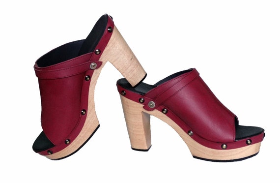 wide width wooden clogs