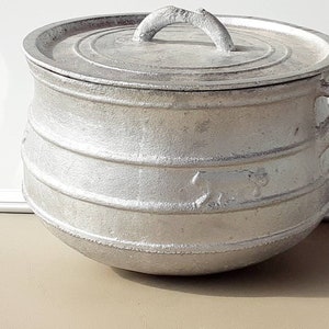 West African Traditional  Cooking Pots with Lids (sizes 1 1/2,2,3,4,6 -12qts) "Dadesen" Heavy and Light weight pots sizes.