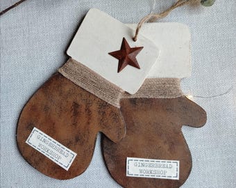 Rustic Wooden Mitten Christmas Decorations: Gingerbread Workshop Tag