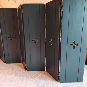 Joined Bifold Wooden Shutters, shutter panels, rustic home decor, star decor, heart decor, handmade wooden panels, freestanding shutters, afbeelding 7