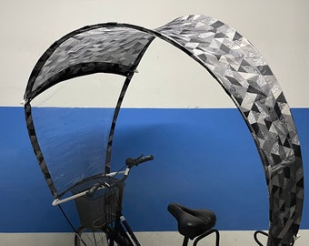 Flexible and ultra-light bicycle umbrella for men and women with geometric patterns in shades of gray, against rain and wind