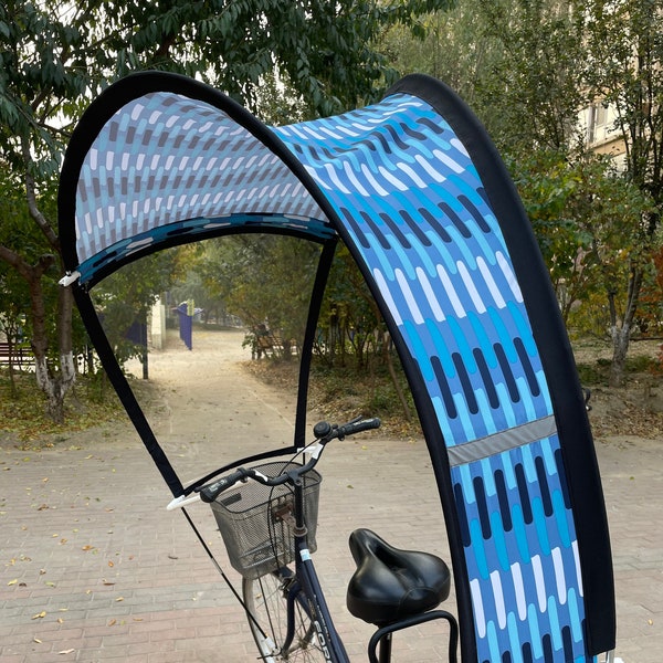 Parapluie vélo femme strié de lignes bleues contre la pluie, le soleil et le vent