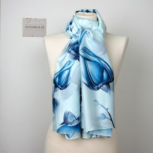 Cachecol de seda feminino – estampa floral azul, cachecol grande e leve, acessório de moda primavera-verão, elegante xale feminino, presente para ela