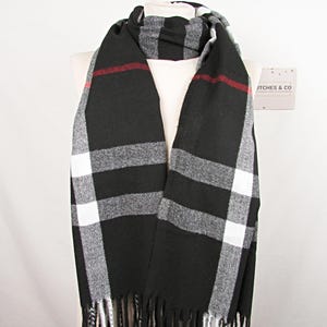 Winter Warm Scarf, Oversized Ladies Plaid Scarf, Ladies Neck Scarves, Timeless Style Shawl, Women&#39;s Gifts, Women&#39;s Black Tartan Plaid Scarf