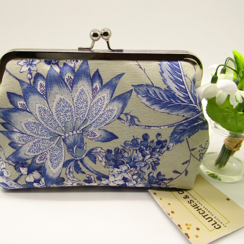 Flower clutch