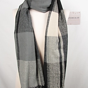 Winter Warm Scarf, Oversized Ladies Plaid Scarf, Ladies Neck Scarves, Timeless Style Shawl, Women&#39;s Gifts, Women&#39;s Grey Tartan Plaid Scarf