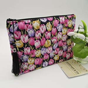 Bolsa de mão com zíper, bolsa de mão com zíper e design floral em tulipa multicolorida, bolsa grande para noite, bolsa floral feminina, bolsa com borla