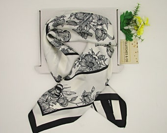Damen Halstuch, Schwarz Weiß Blumen Schal, Haarschal, 70 x 70 cm Schal, seidiger Satin Schal, Damenschal, Damen Geschenke, Kopftuch