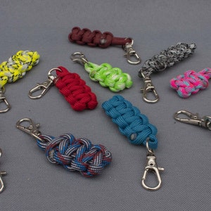 Paracord Cobra Schlüsselanhänger, Geschenk für Sie oder Ihn, taktischer Reißverschluss, benutzerdefinierte Farb- und Größenoptionen