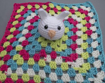 Handgemachte Häkeldecke für Ihr kleines Baby, weich, kuschelig, Komfort-Spielzeug mit Amigurumi Häschen-Plüsch